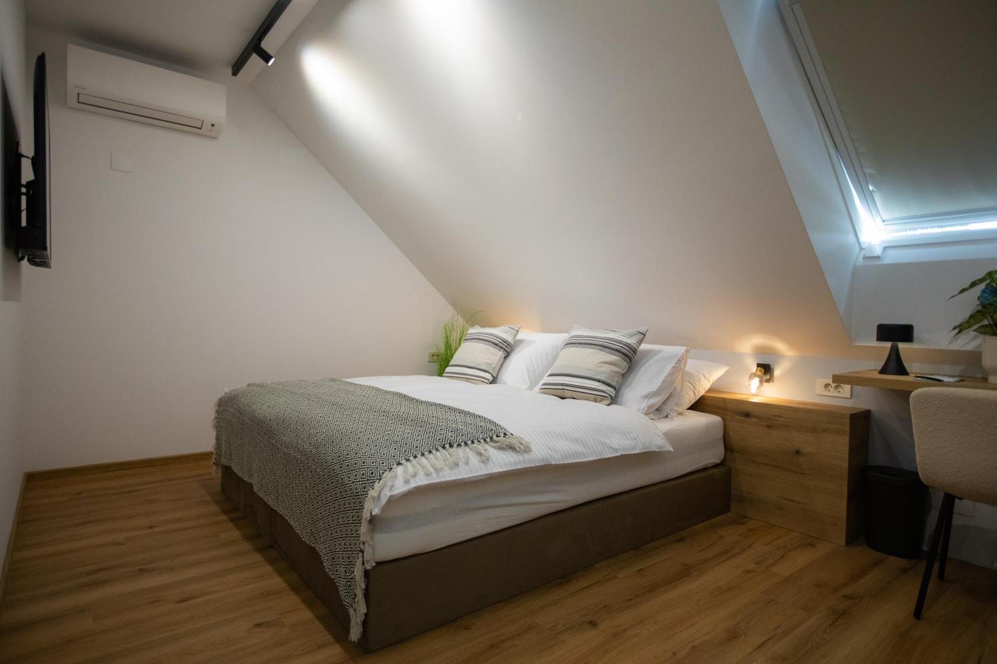 Hisa Trelc- Sobe Hotell Komenda Exteriör bild