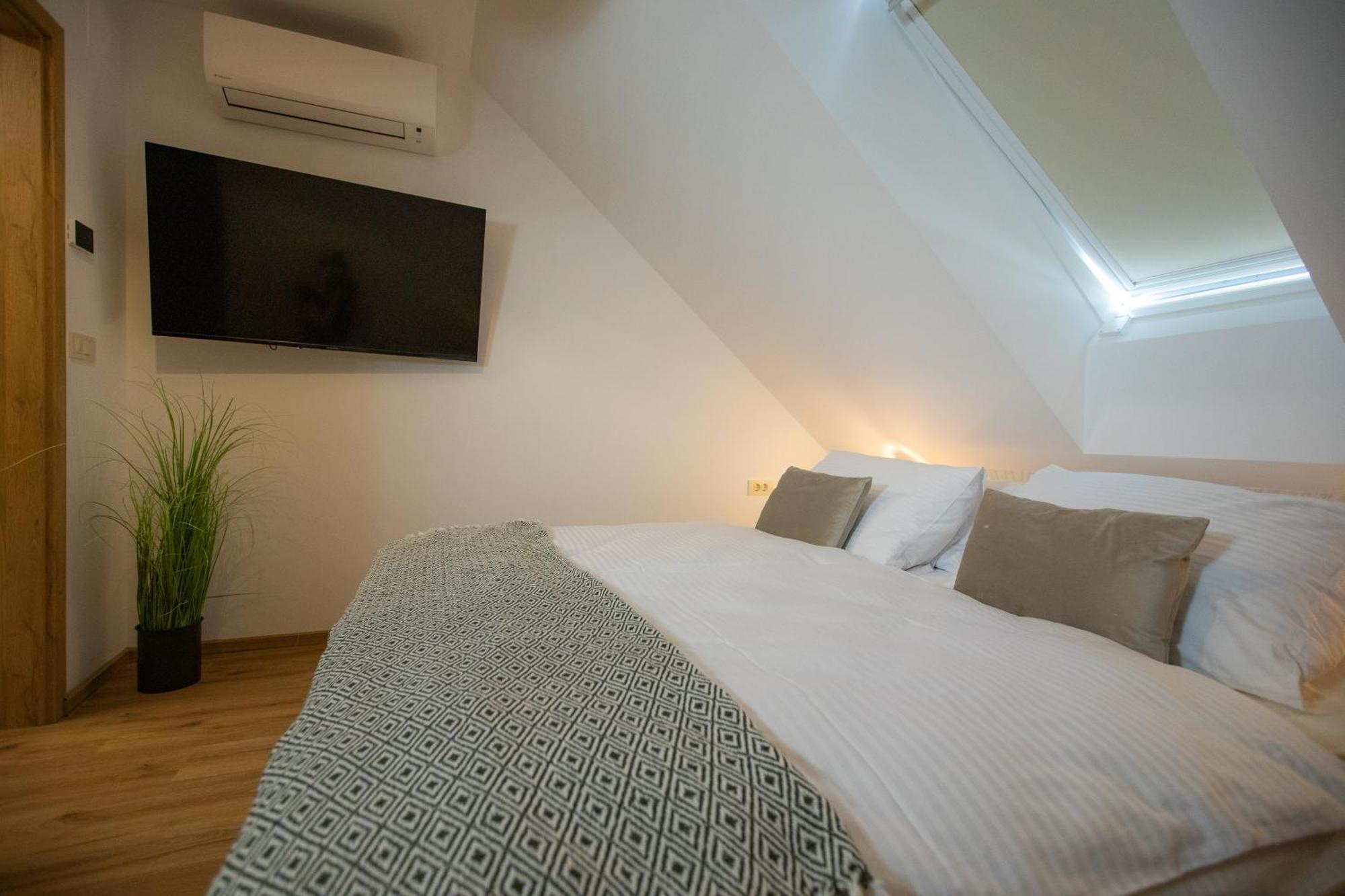Hisa Trelc- Sobe Hotell Komenda Exteriör bild