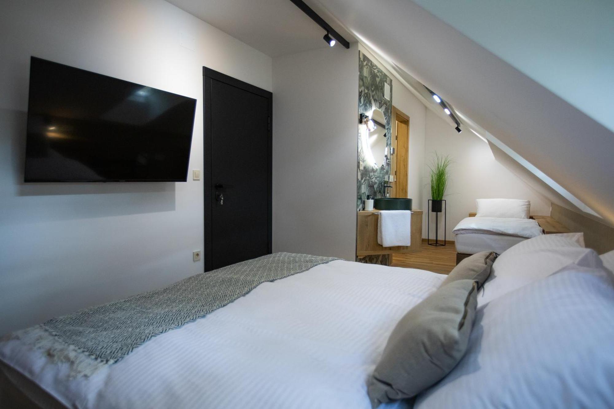 Hisa Trelc- Sobe Hotell Komenda Exteriör bild