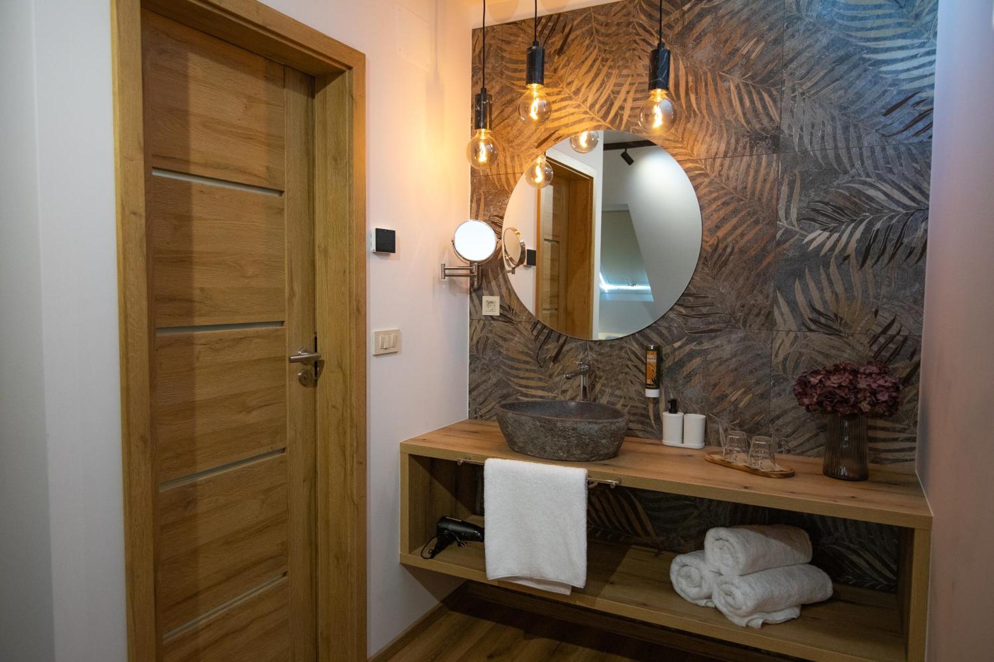 Hisa Trelc- Sobe Hotell Komenda Exteriör bild