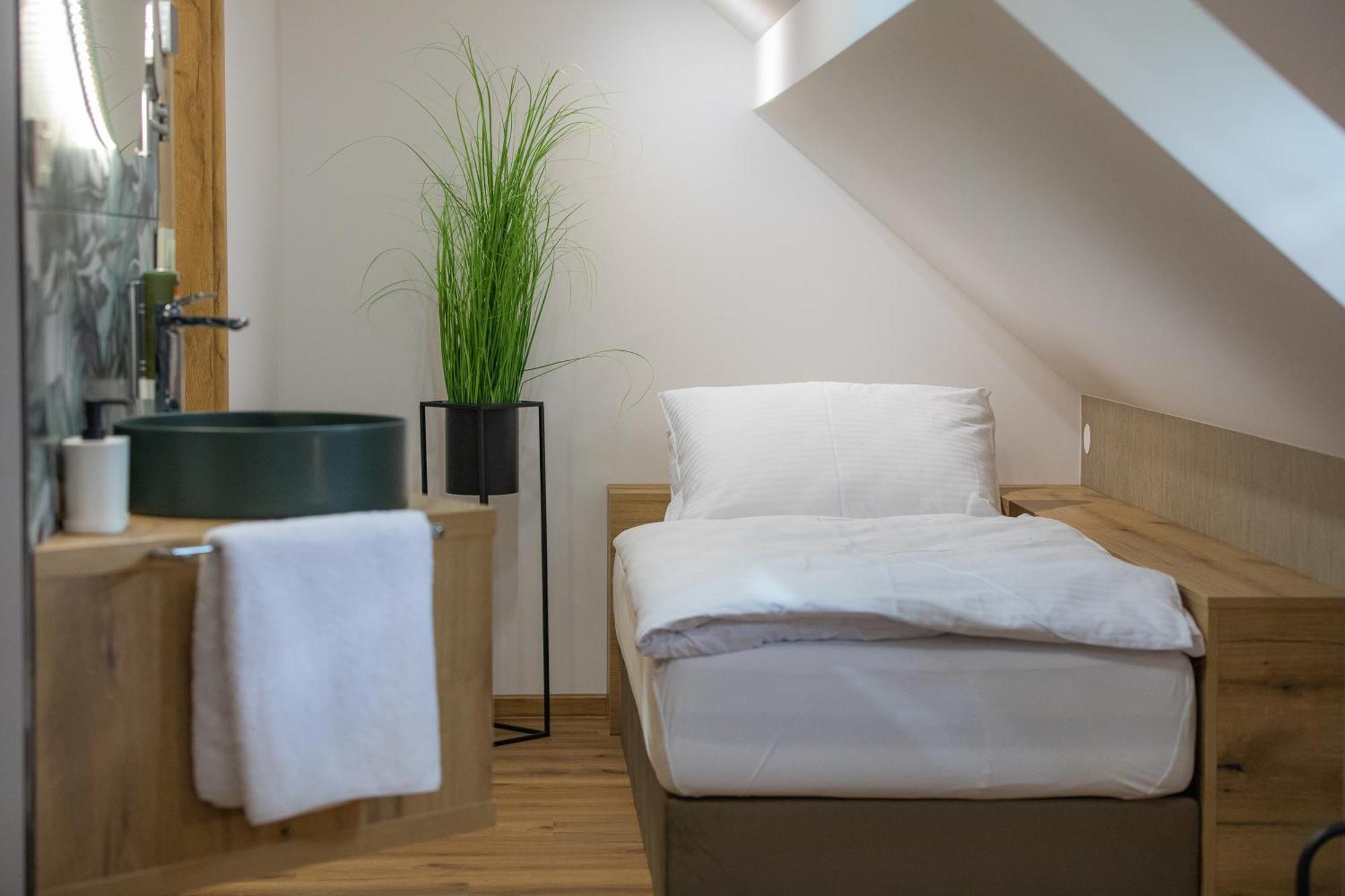 Hisa Trelc- Sobe Hotell Komenda Exteriör bild