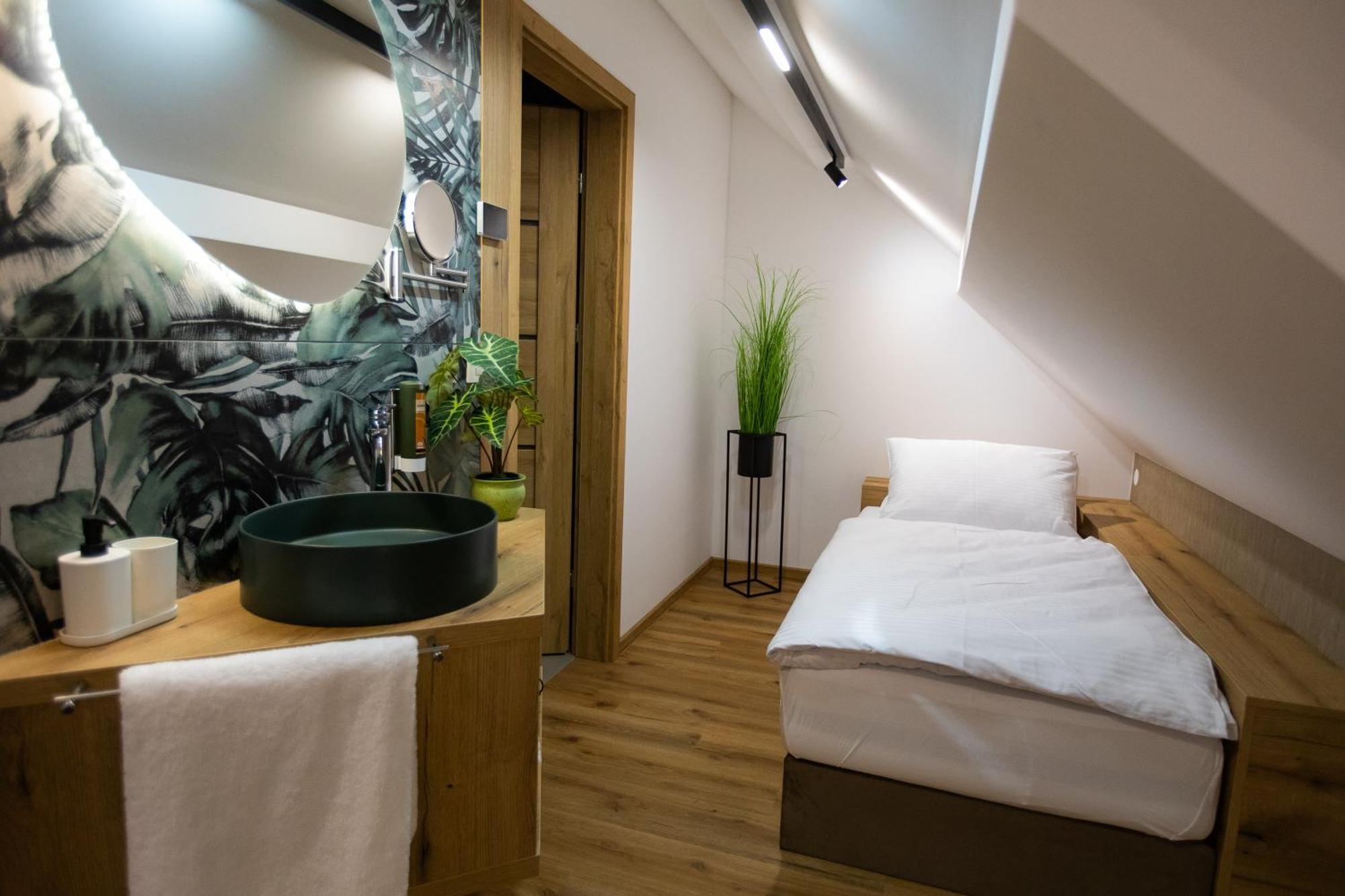 Hisa Trelc- Sobe Hotell Komenda Exteriör bild