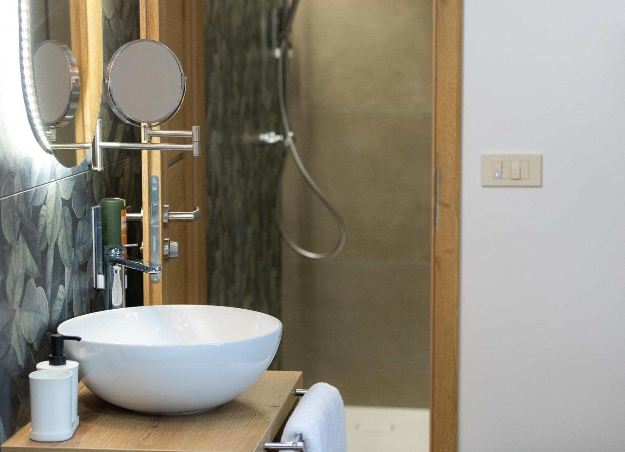 Hisa Trelc- Sobe Hotell Komenda Exteriör bild